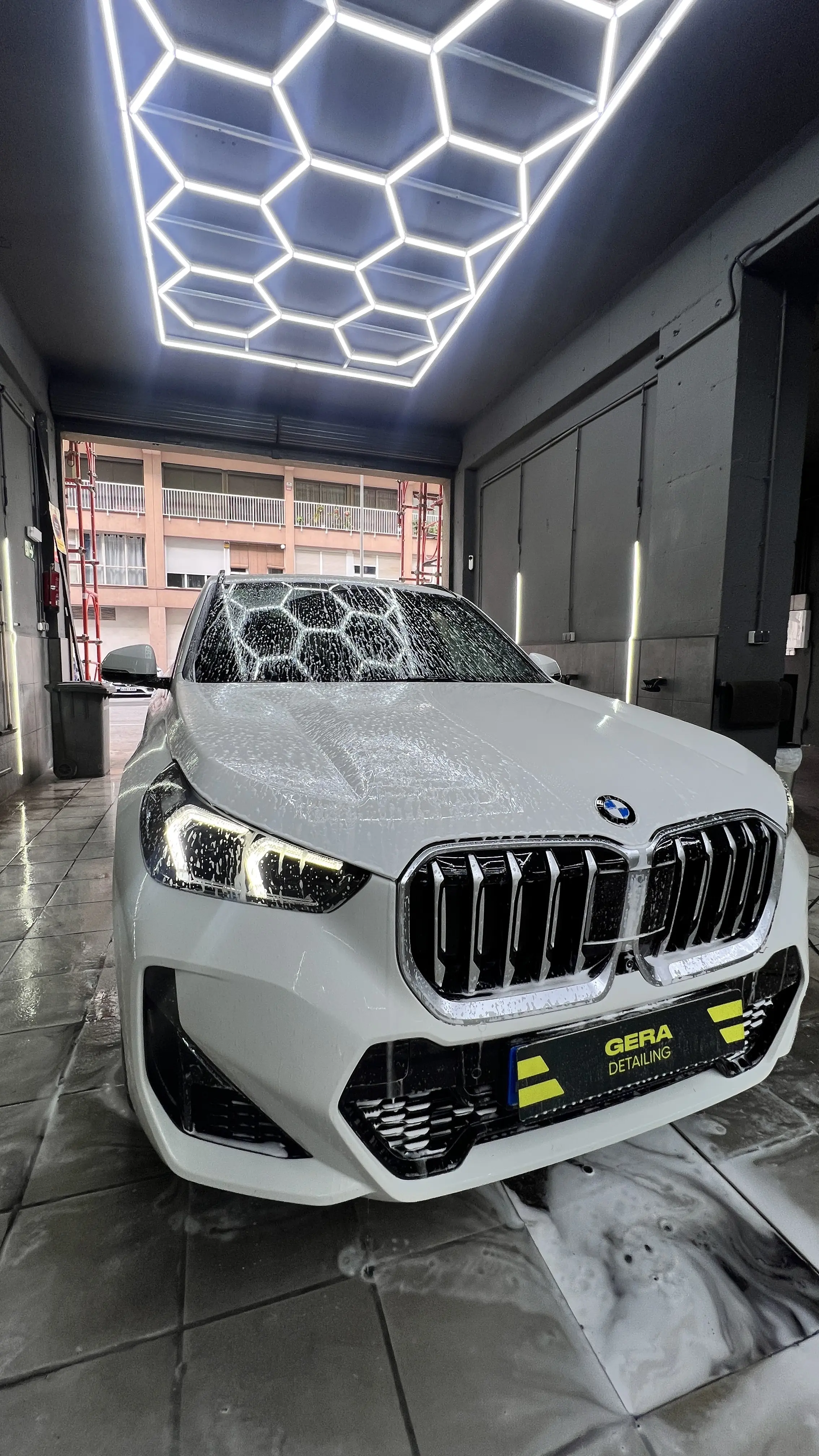 BMW X1 — Lavado complejo con cera sólida — GERA Detailing Barcelona