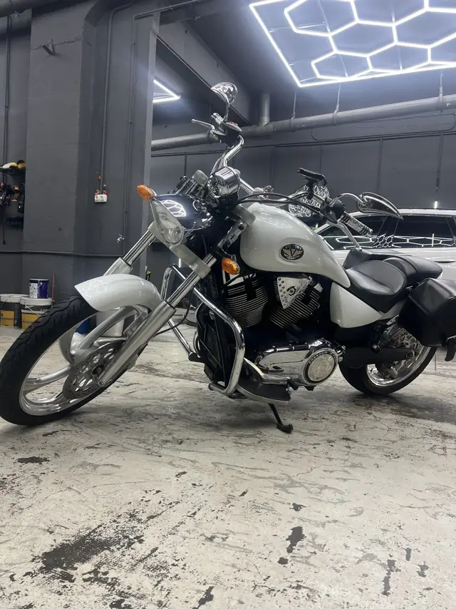 Moto — lavado a mano, 40€ — GERA Detailing Barcelona